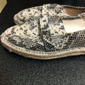 H&M Snakeskin Flat shoes